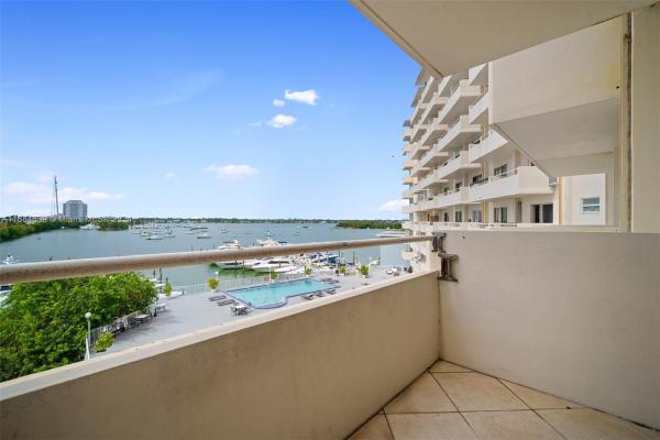 Bayshore Yacht & Tennis Club, 7904 West Dr #405, North Bay Village, Florida 33141, image 1