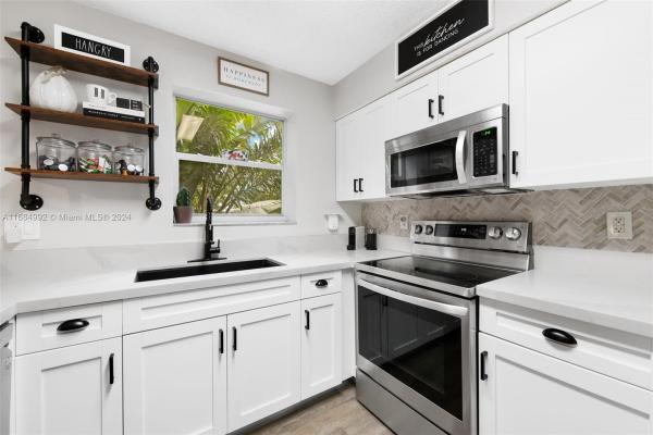 Paragon Plantation, 751 N Pine Island Rd #202, Plantation, Florida 33324, image 1
