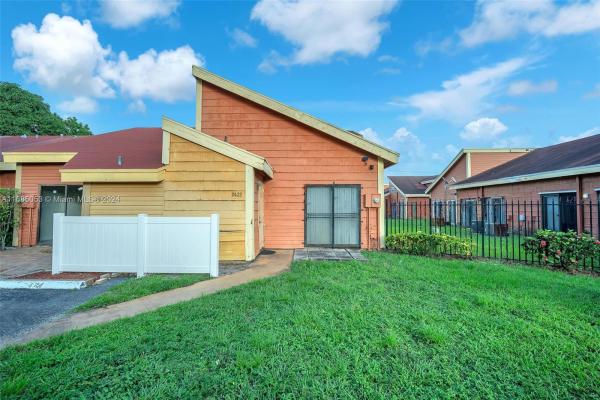 Orchard Lake Townhouses, 2422 NW 55th Ter, Lauderhill, Florida 33313, image 1
