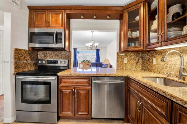 Gulfstream Garden, 410 SE 2nd St #220, Hallandale Beach, Florida 33009, image 1