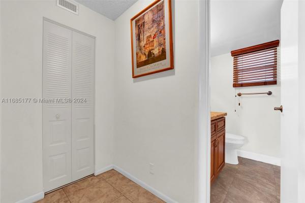 Gulfstream Garden, 410 SE 2nd St #220, Hallandale Beach, Florida 33009, image 2