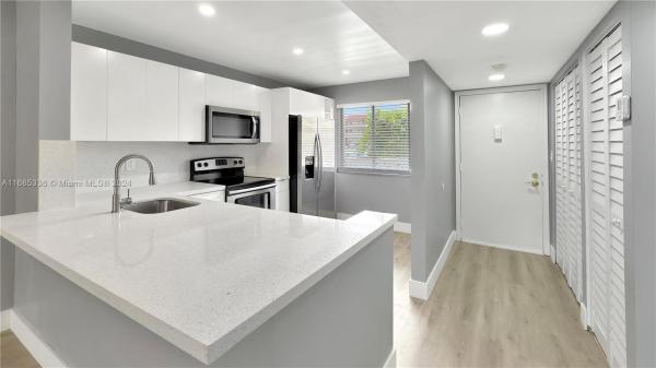 Las Vistas In Inverrary, 3571 Inverrary Dr #203, Lauderhill, Florida 33319, image 1