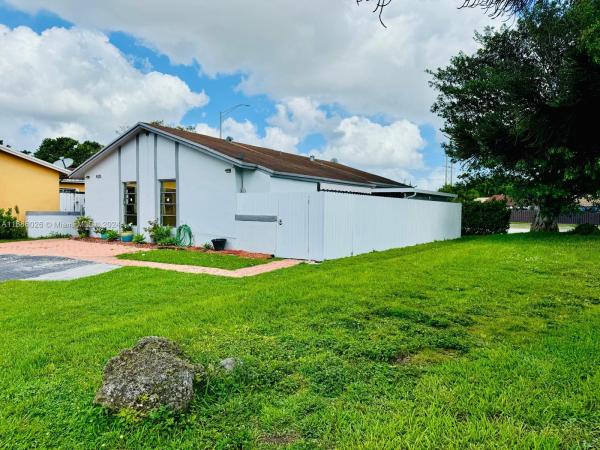 Bent Tree, 4213 SW 137th Ct, Kendale Lakes, Florida 33175, image 1