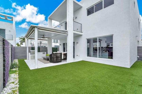 Vesta At Neovita, 6750 NW 103rd Ave, Doral, Florida 33178, image 1