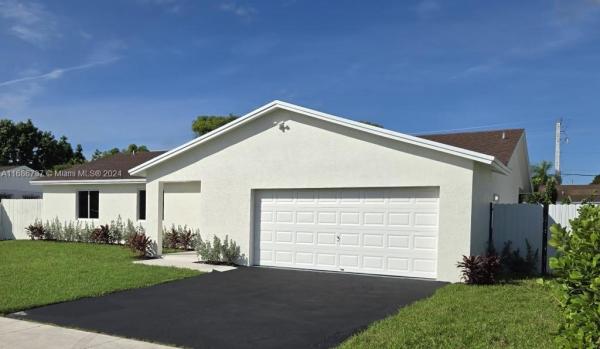 Meadow Wood Manor, Princeton, Florida 33032, image 2