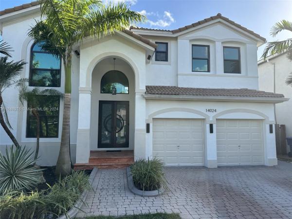Crestview, Richmond West, Florida 33177, image 1
