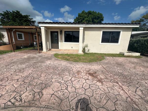 Industrial Center, 625 W 35th St, Hialeah, Florida 33012, image 1