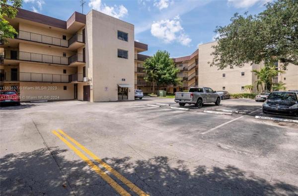 Plantation Club, 6655 W Broward Blvd #305, Plantation, Florida 33317, image 1