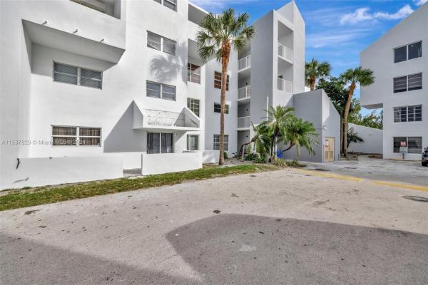 Casa La Quinta, 2870 NE 14th St Cswy #203C, Pompano Beach, Florida 33062, image 1