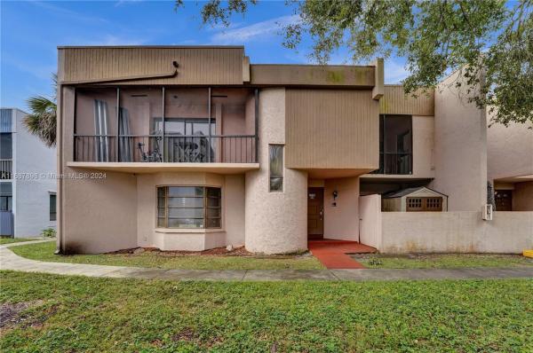 University Village East, 2700 S University Dr #4B, Davie, Florida 33328, image 1