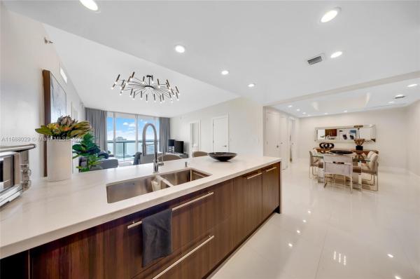 Icon Brickell Tower 1, 465 Brickell Ave #2905, Miami, Florida 33131, image 1