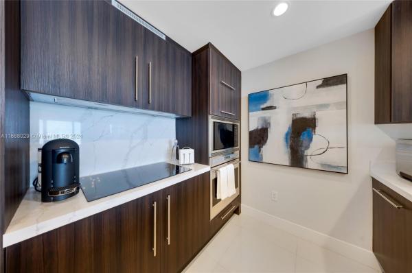 Icon Brickell Tower 1, 465 Brickell Ave #2905, Miami, Florida 33131, image 2