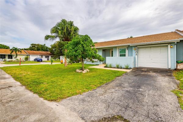 Lakewood On The Green, 5450 S Lakewood Cir S #A, Margate, Florida 33063, image 1