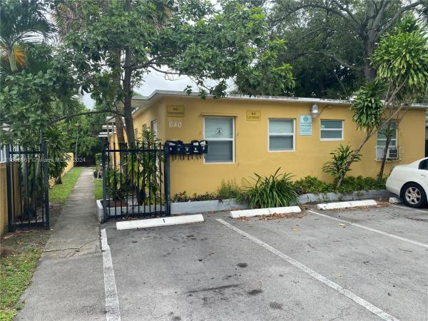 Villa Theo Townhouse, 640 NW 10th Ter, Fort Lauderdale, Florida 33311, image 1