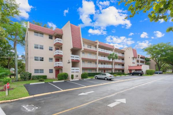 Oriole Golf & Tennis Club 2, 1005 Country Club Dr #201, Margate, Florida 33063, image 1