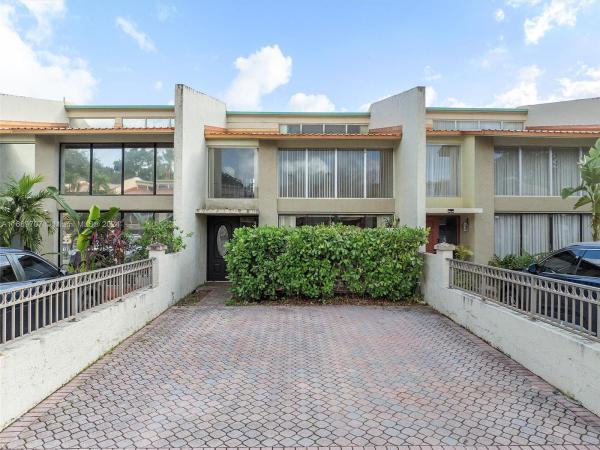 Majestic View, 741 E Coco Plum Cir #5, Plantation, Florida 33324, image 1