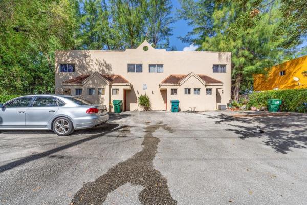 Lee Layne Villas, 153 NE 141st St, Golden Glades, Florida 33161, image 1