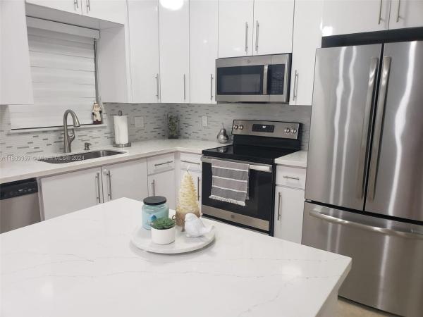 Venetia Groves, 1532 SE 31st Ct, Homestead, Florida 33035, image 3