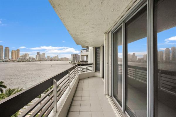 Mystic Pointe Tower 500, 3530 Mystic Pointe Dr #914, Aventura, Florida 33180, image 1