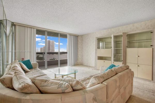 Mystic Pointe Tower 500, 3530 Mystic Pointe Dr #914, Aventura, Florida 33180, image 3
