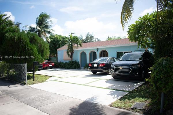 Washington Square, 2206 Washington St, Hollywood, Florida 33020, image 1