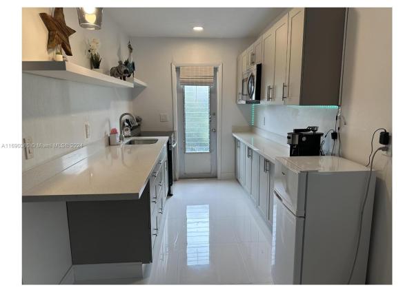 Crystal Court, 2514 Hayes St #6, Hollywood, Florida 33020, image 1