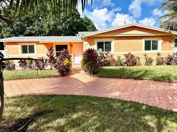 Sierra Mirada, 1111 NW 200th Ter, Miami Gardens, Florida 33169, image 2