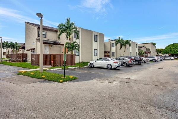 Indian Lake Village, 10286 NW 9th Street Cir #103, Fountainebleau, Florida 33172, image 3