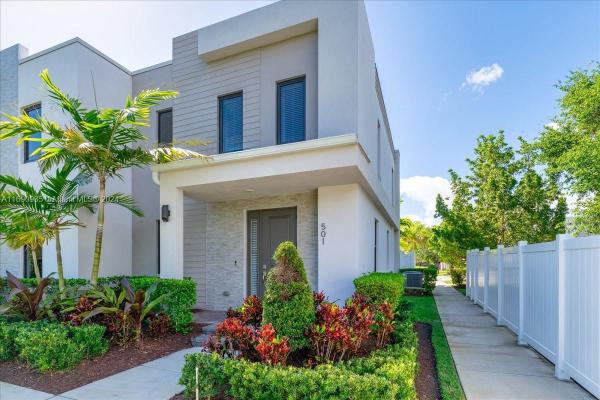Gardenia Park, 501 NW 17th St, Fort Lauderdale, Florida 33311, image 1