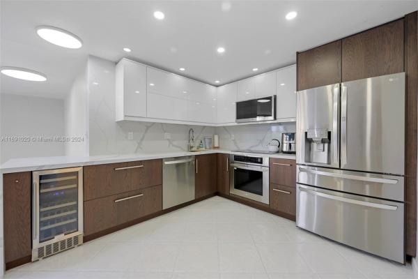 Commodore Plaza Tower, 2750 NE 183rd St #606, Aventura, Florida 33160, image 1