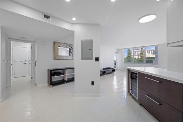 Commodore Plaza Tower, 2750 NE 183rd St #606, Aventura, Florida 33160, image 3