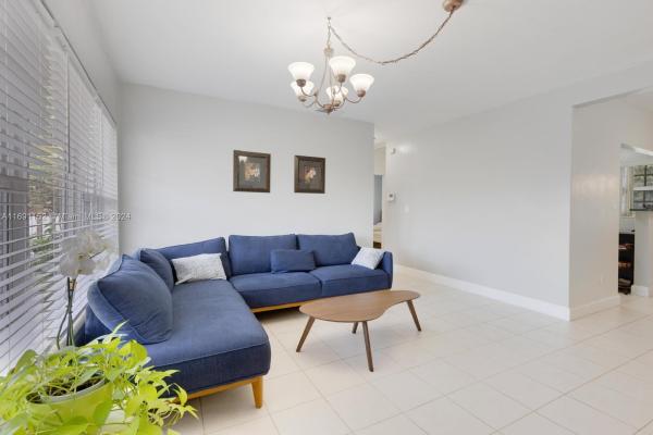 Judy Manors, 280 NE 169th St, North Miami Beach, Florida 33162, image 1