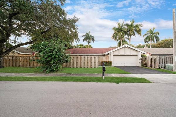Paseo Verde, 24 Forest Cir, Cooper City, Florida 33026, image 1