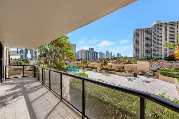 Turnberry Isle South, 19667 Turnberry Way #4C, Aventura, Florida 33180, image 3