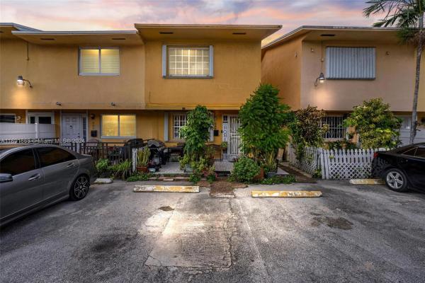 Floridian Villas, 649 W 68th St #649, Hialeah, Florida 33014, image 1