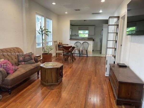 Carters, 3146 Hibiscus St, Miami, Florida 33133, image 3