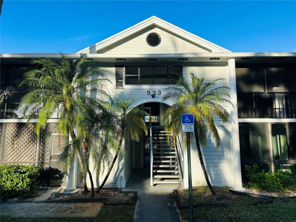 Carmel At The California Club, 933 NE 199th St #107-17, Ives Estates, Florida 33179, image 1