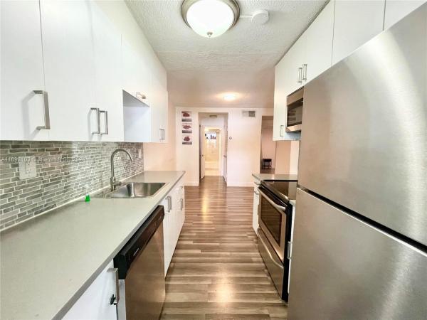 Twin Towers, 1620 West Ave #202, Miami Beach, Florida 33139, image 1