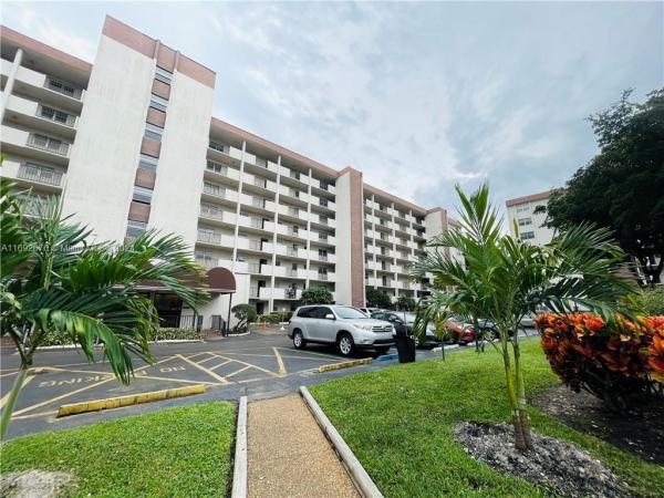 Hi-Greens Of Inverrary, 5860 NW 44th St #112, Lauderhill, Florida 33319, image 1