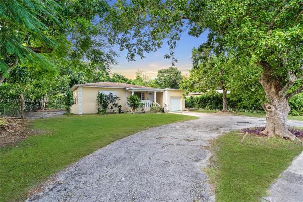 Biscayne Gardens, 13000 N Miami Ave, North Miami, Florida 33168, image 3