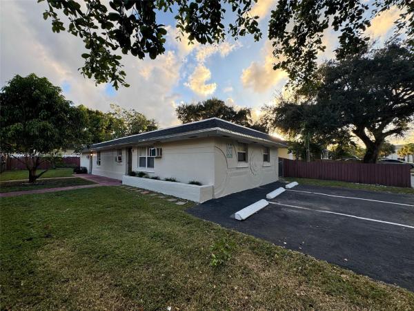 College, Dania Beach, Florida 33004, image 1