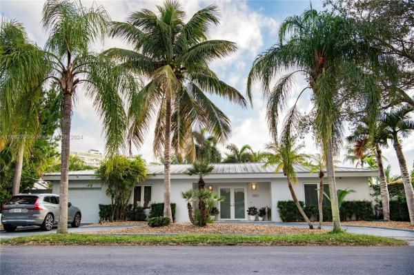 Aviation Country Club, 1960 NE 124th St, North Miami, Florida 33181, image 1