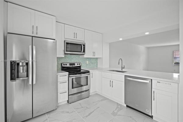 Hialeah Club Villas, 2178 W 60th St #18211, Hialeah, Florida 33016, image 1