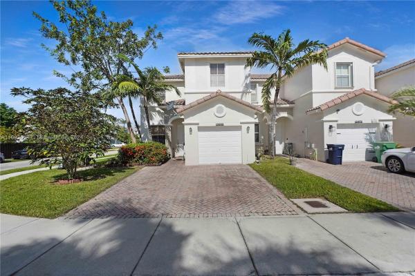 Villas Del Campo, 10983 SW 246th St, Princeton, Florida 33032, image 1