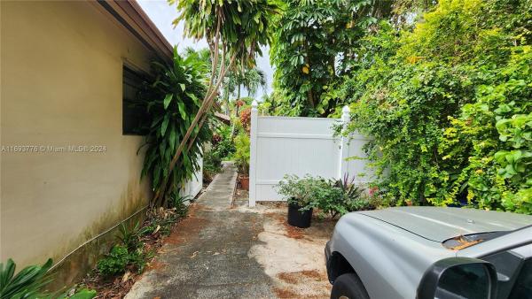Richardson-Kellett Land, 430 SW 100th Ave, Sweetwater, Florida 33174, image 2