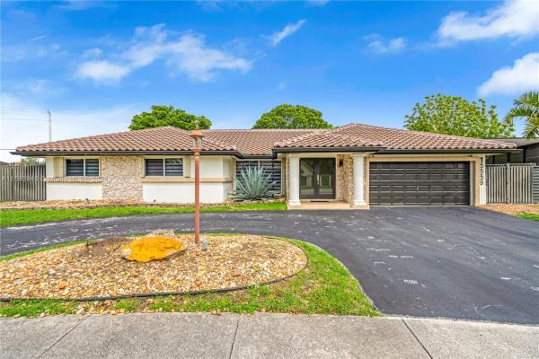 Westwind Lakes, 15559 SW 69th Ter, Kendall West, Florida 33193, image 1