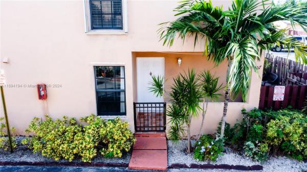 Los Patios Snapper Creek, 11601 SW 3rd St #107, Sweetwater, Florida 33174, image 1