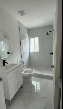 Holleman Manor, 540 SE 3rd St, Hialeah, Florida 33010, image 1