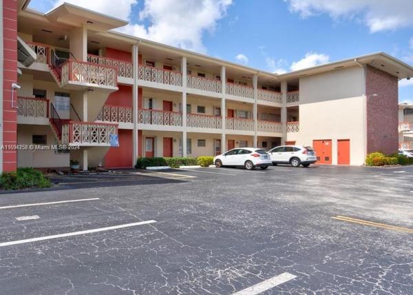 Lake Park Gardens, 4751 NW 10th Ct #310, Plantation, Florida 33313, image 1