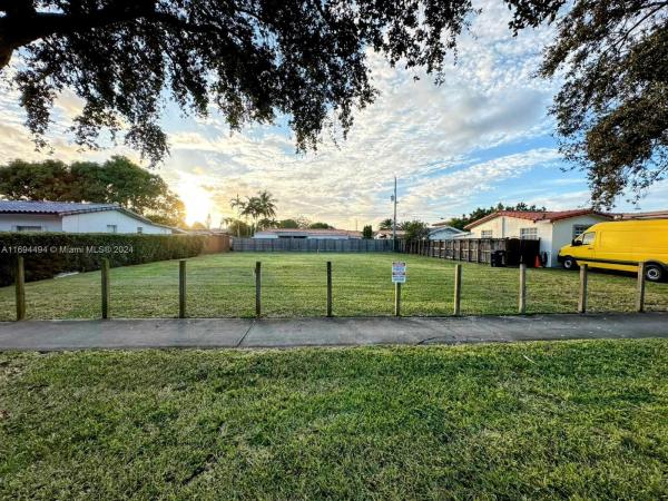 Coral Gardens, 3022 SW 92nd Ave, Westchester, Florida 33165, image 1